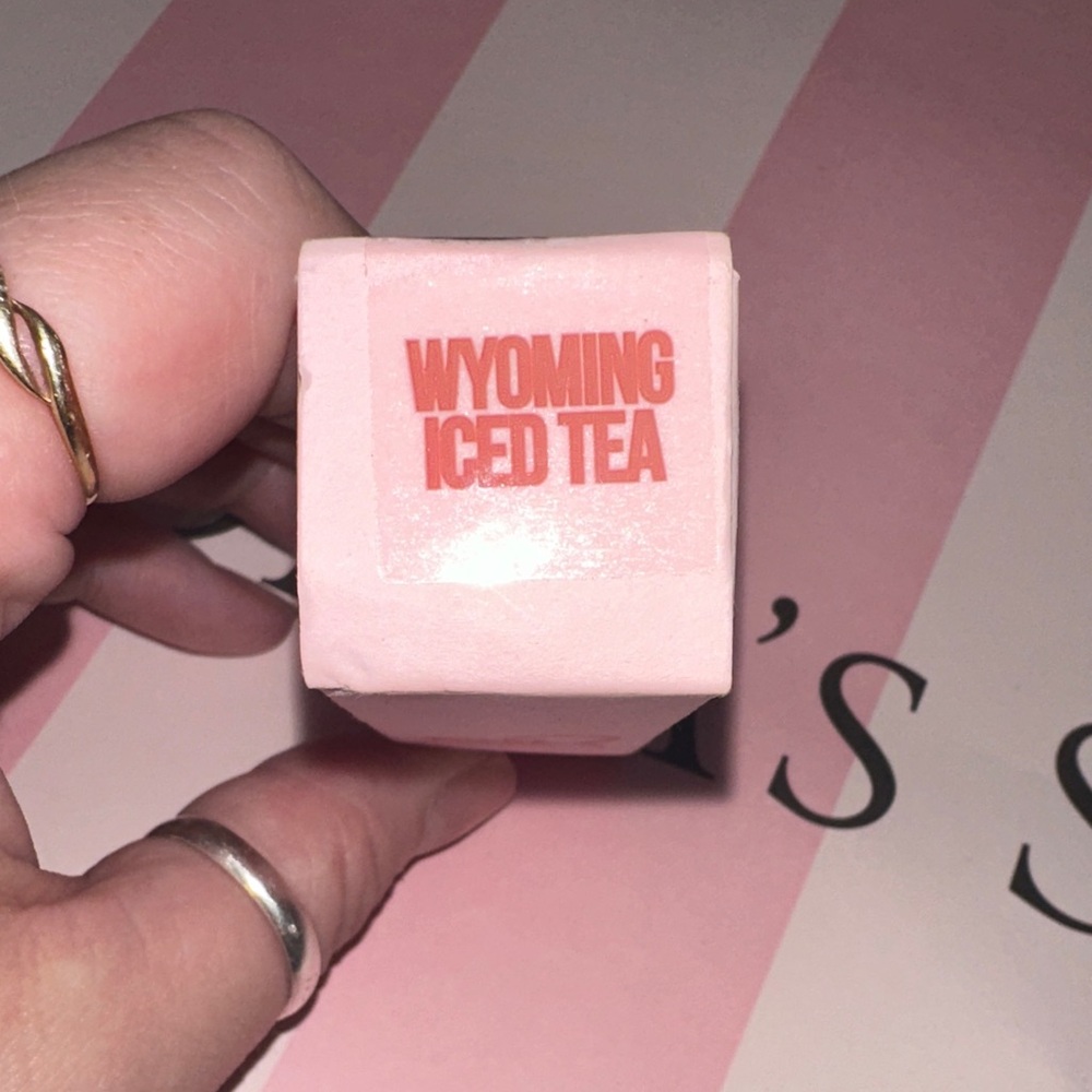 Jeffree Star Wyoming Iced Tea Velvet Trap BNWT beautiful nude like color!